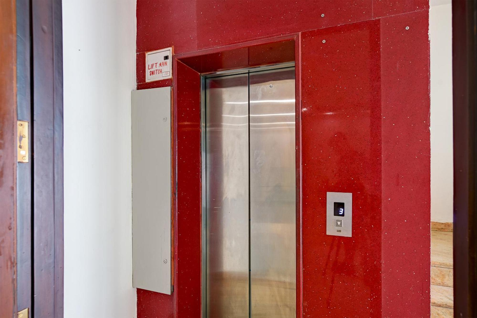 Hotel Leaf 9 Boutique, Near Golf Course Road And Galleria Market Gurgaon Exterior foto